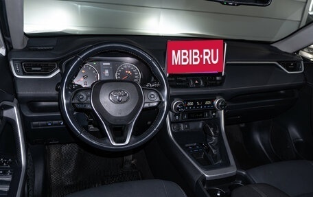 Toyota RAV4, 2020 год, 2 590 000 рублей, 6 фотография