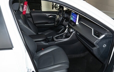 Toyota RAV4, 2020 год, 2 590 000 рублей, 8 фотография