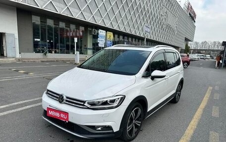 Volkswagen Touran III, 2020 год, 1 750 000 рублей, 1 фотография