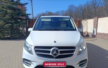 Mercedes-Benz V-Класс, 2019 год, 4 870 000 рублей, 1 фотография