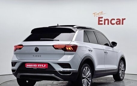 Volkswagen T-Roc I, 2022 год, 2 020 000 рублей, 2 фотография