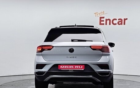 Volkswagen T-Roc I, 2022 год, 2 020 000 рублей, 4 фотография