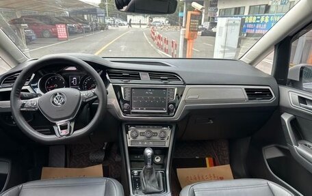 Volkswagen Touran III, 2020 год, 1 750 000 рублей, 7 фотография