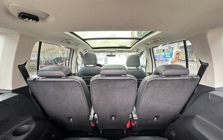 Volkswagen Touran III, 2020 год, 1 750 000 рублей, 10 фотография