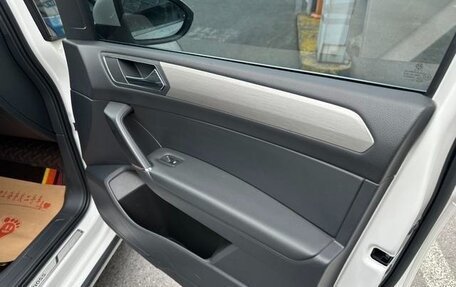 Volkswagen Touran III, 2020 год, 1 750 000 рублей, 15 фотография