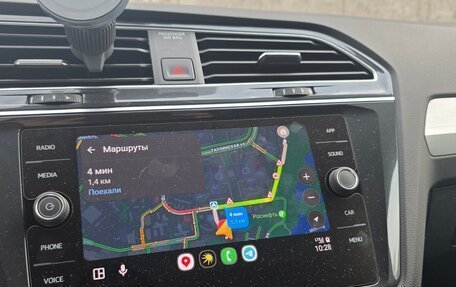 Volkswagen Tiguan II, 2018 год, 2 200 000 рублей, 2 фотография