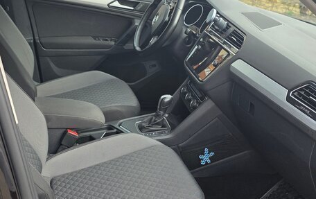 Volkswagen Tiguan II, 2018 год, 2 200 000 рублей, 6 фотография