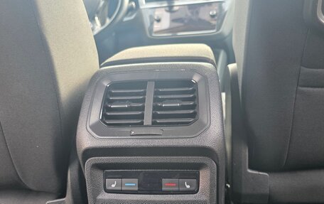 Volkswagen Tiguan II, 2018 год, 2 200 000 рублей, 8 фотография