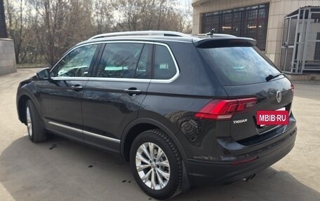 Volkswagen Tiguan II, 2018 год, 2 200 000 рублей, 11 фотография