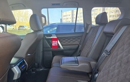 Toyota Land Cruiser Prado 150 рестайлинг 2, 2018 год, 5 100 000 рублей, 6 фотография