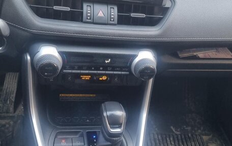 Toyota RAV4, 2021 год, 2 920 000 рублей, 5 фотография