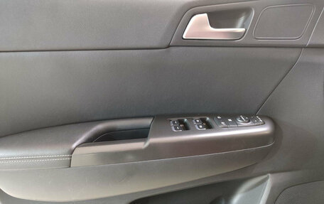 KIA Sportage IV рестайлинг, 2018 год, 2 240 000 рублей, 14 фотография