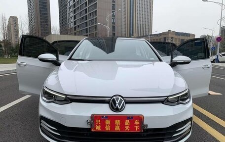 Volkswagen Golf VIII, 2022 год, 1 785 000 рублей, 2 фотография