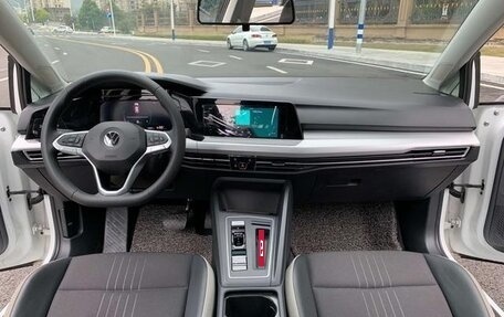 Volkswagen Golf VIII, 2022 год, 1 785 000 рублей, 11 фотография
