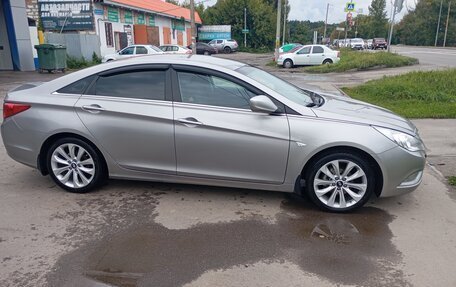 Hyundai Sonata VI, 2011 год, 1 100 000 рублей, 4 фотография