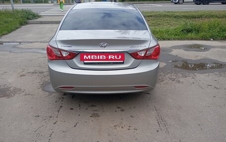 Hyundai Sonata VI, 2011 год, 1 100 000 рублей, 5 фотография