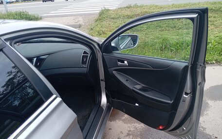 Hyundai Sonata VI, 2011 год, 1 100 000 рублей, 10 фотография