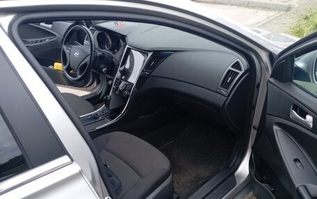 Hyundai Sonata VI, 2011 год, 1 100 000 рублей, 13 фотография