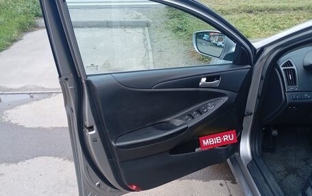 Hyundai Sonata VI, 2011 год, 1 100 000 рублей, 9 фотография