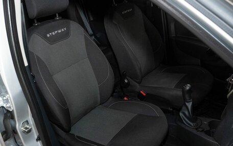 Renault Logan II, 2019 год, 1 088 000 рублей, 13 фотография