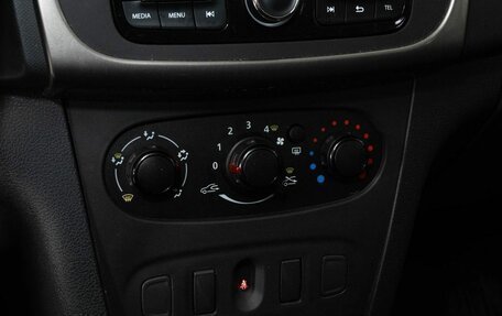 Renault Logan II, 2019 год, 1 088 000 рублей, 10 фотография