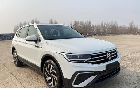 Volkswagen Tiguan II, 2022 год, 2 773 000 рублей, 3 фотография