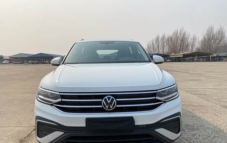 Volkswagen Tiguan II, 2022 год, 2 773 000 рублей, 2 фотография