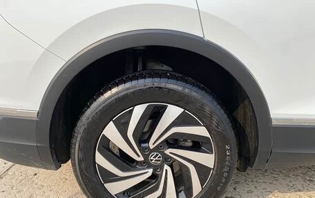 Volkswagen Tiguan II, 2022 год, 2 773 000 рублей, 18 фотография