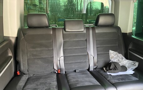 Volkswagen Multivan T6 рестайлинг, 2016 год, 4 400 000 рублей, 9 фотография