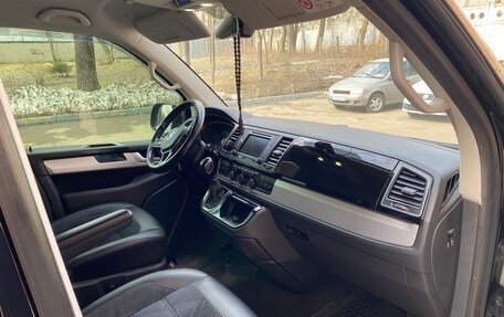 Volkswagen Multivan T6 рестайлинг, 2016 год, 4 400 000 рублей, 6 фотография