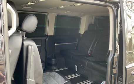 Volkswagen Multivan T6 рестайлинг, 2016 год, 4 400 000 рублей, 11 фотография