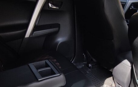 Toyota RAV4, 2018 год, 2 345 000 рублей, 6 фотография