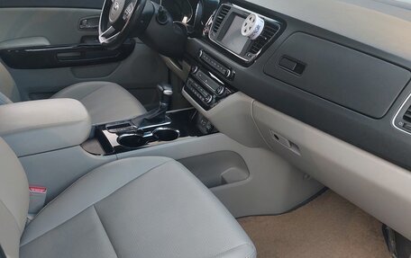 KIA Carnival III, 2018 год, 2 897 000 рублей, 10 фотография