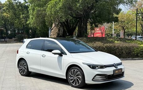 Volkswagen Golf VIII, 2023 год, 1 750 000 рублей, 3 фотография