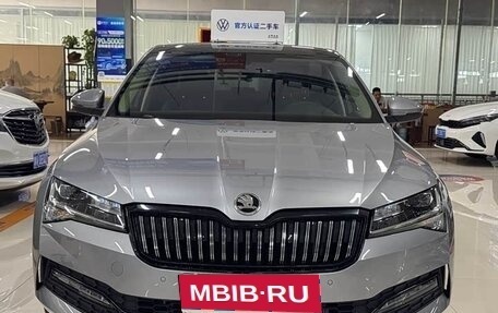 Skoda Superb III рестайлинг, 2022 год, 2 340 000 рублей, 2 фотография