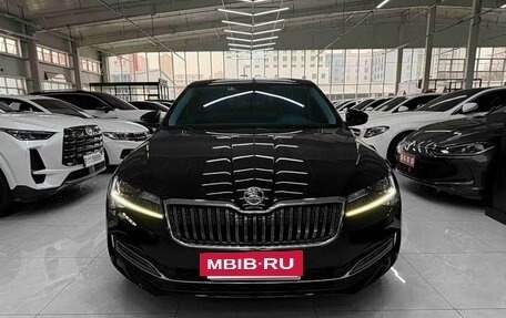 Skoda Superb III рестайлинг, 2022 год, 2 296 000 рублей, 2 фотография