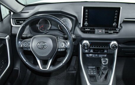 Toyota RAV4, 2021 год, 3 700 000 рублей, 13 фотография