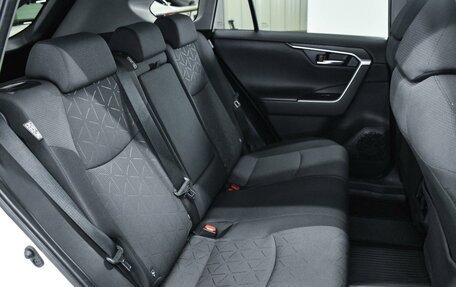 Toyota RAV4, 2021 год, 3 700 000 рублей, 9 фотография