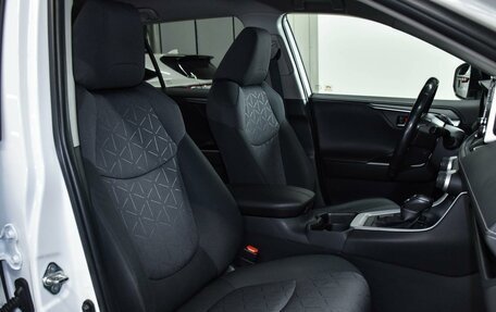 Toyota RAV4, 2021 год, 3 700 000 рублей, 8 фотография