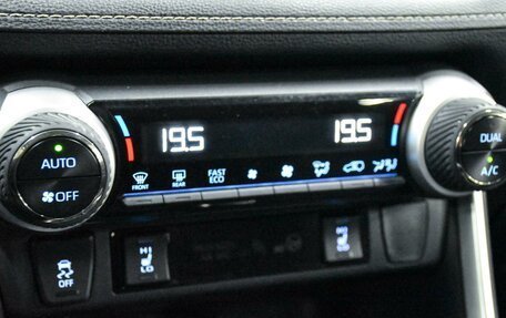 Toyota RAV4, 2021 год, 3 700 000 рублей, 16 фотография