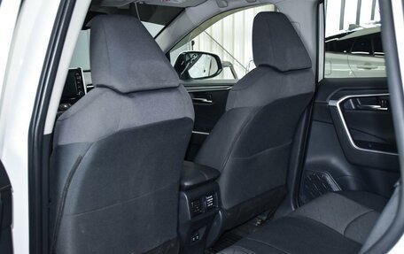 Toyota RAV4, 2021 год, 3 700 000 рублей, 12 фотография