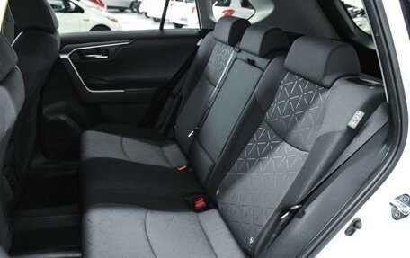 Toyota RAV4, 2021 год, 3 700 000 рублей, 10 фотография