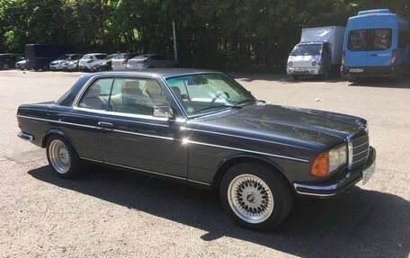 Mercedes-Benz W123, 1982 год, 4 000 000 рублей, 1 фотография