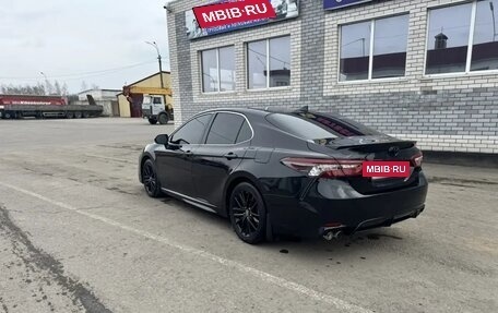 Toyota Camry, 2022 год, 3 900 000 рублей, 4 фотография