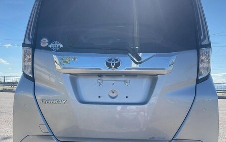 Toyota Roomy I, 2023 год, 1 050 000 рублей, 4 фотография