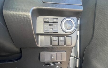 Toyota Roomy I, 2023 год, 1 050 000 рублей, 14 фотография