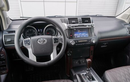 Toyota Land Cruiser Prado 150 рестайлинг 2, 2013 год, 2 730 000 рублей, 10 фотография