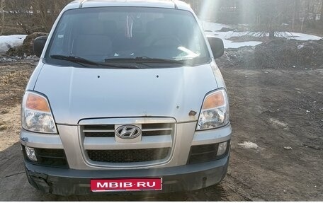 Hyundai H-1 II рестайлинг, 2005 год, 400 000 рублей, 1 фотография