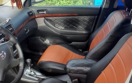 Toyota Avensis III рестайлинг, 2003 год, 650 000 рублей, 8 фотография