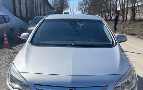 Opel Astra J, 2010 год, 600 000 рублей, 3 фотография